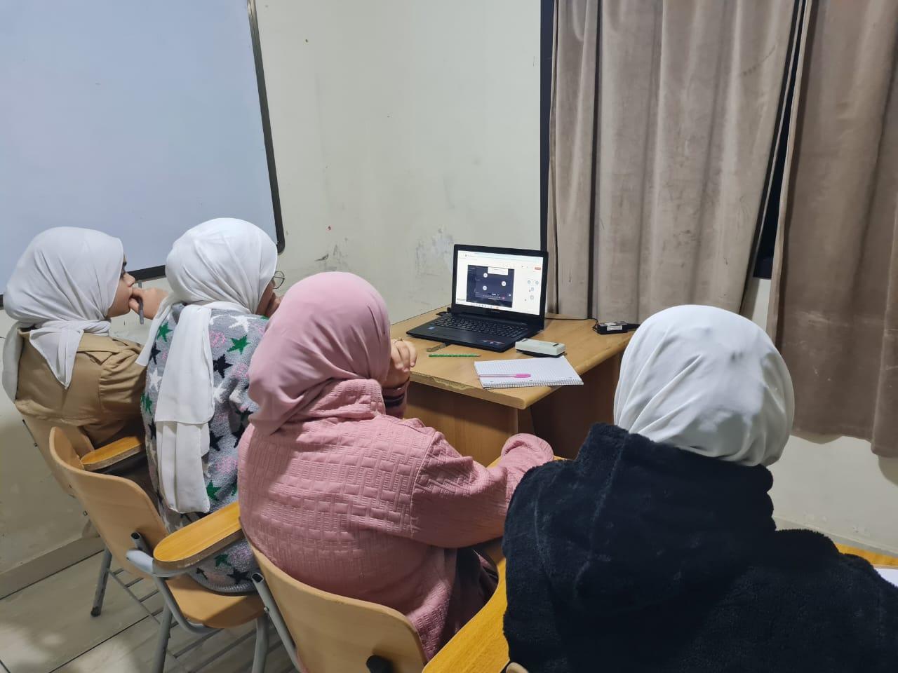 Volunteer teaching online